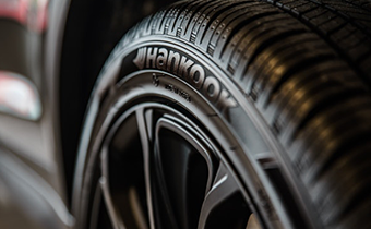 Which wheel does the car brake apply to?