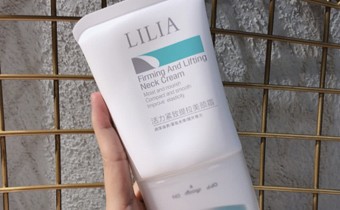 What brand is Douyin’s V-shaped neck bea